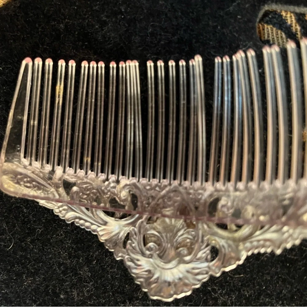 unbranded metal light